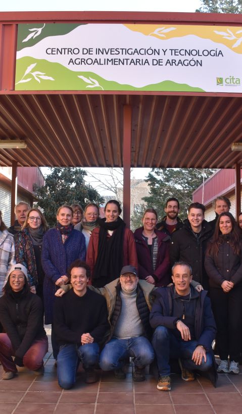Participants of the Zaragoza meeting are standing in front of the CITA building. 