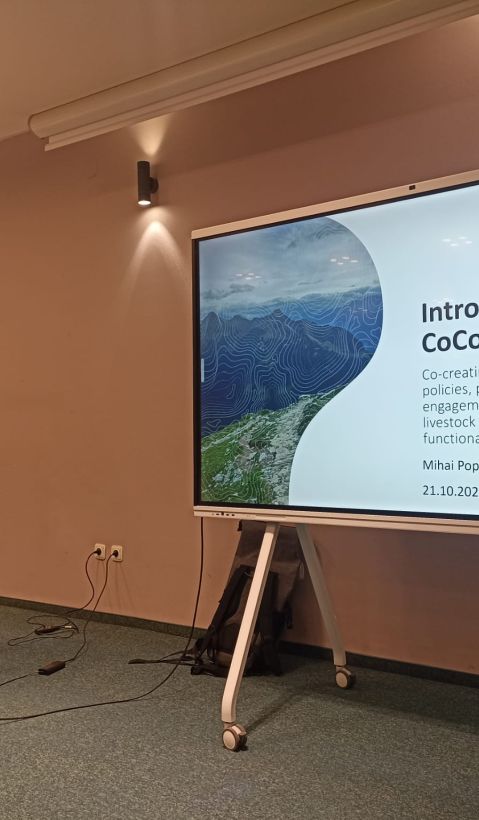 Mihai Pop introducting the CoCo project at the TusnadEcoBear Conference 2026