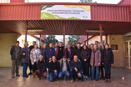 Participants of the Zaragoza meeting are standing in front of the CITA building. 