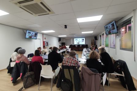 Participants of the Zaragoza Meeting are sitting at a table. 